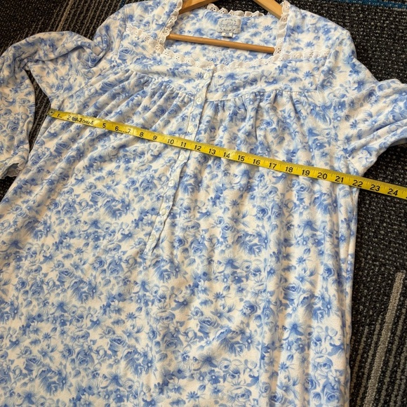 Lanz of Salzburg Medium Nightgown Fleece Blue White Floral Long Sleeve - Picture 9 of 10